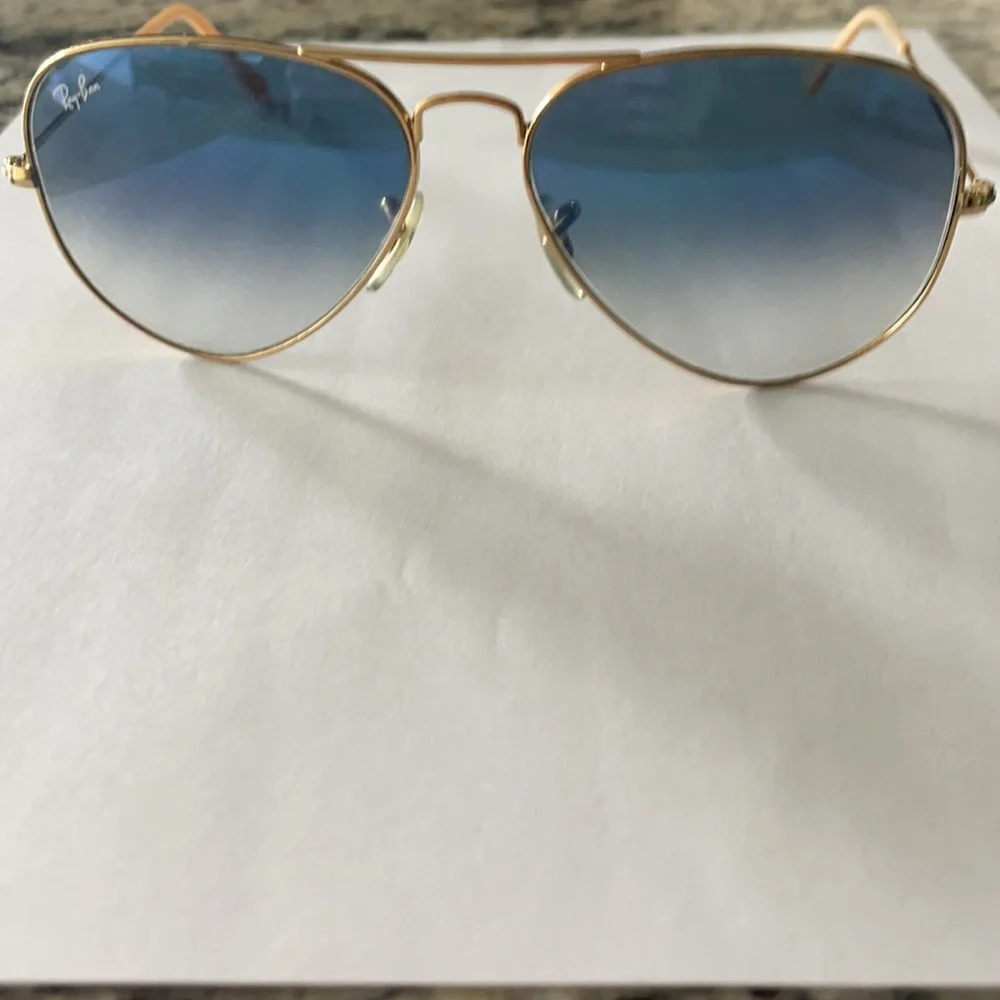 Ray-Bans 🏖 🕶 - Picture 3 of 3